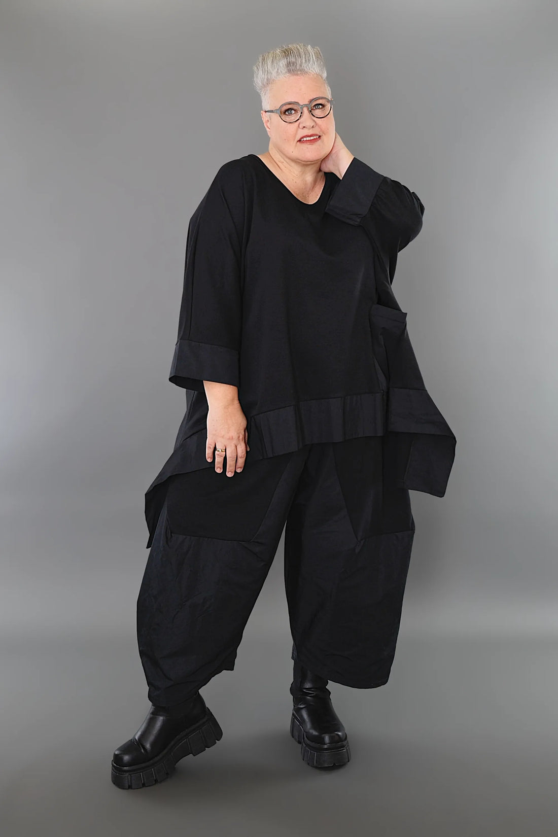  A-Form Bigshirt von AKH Premium aus Materialmix, P1001.6869, Schwarz, Ausgefallen, Zeitlos