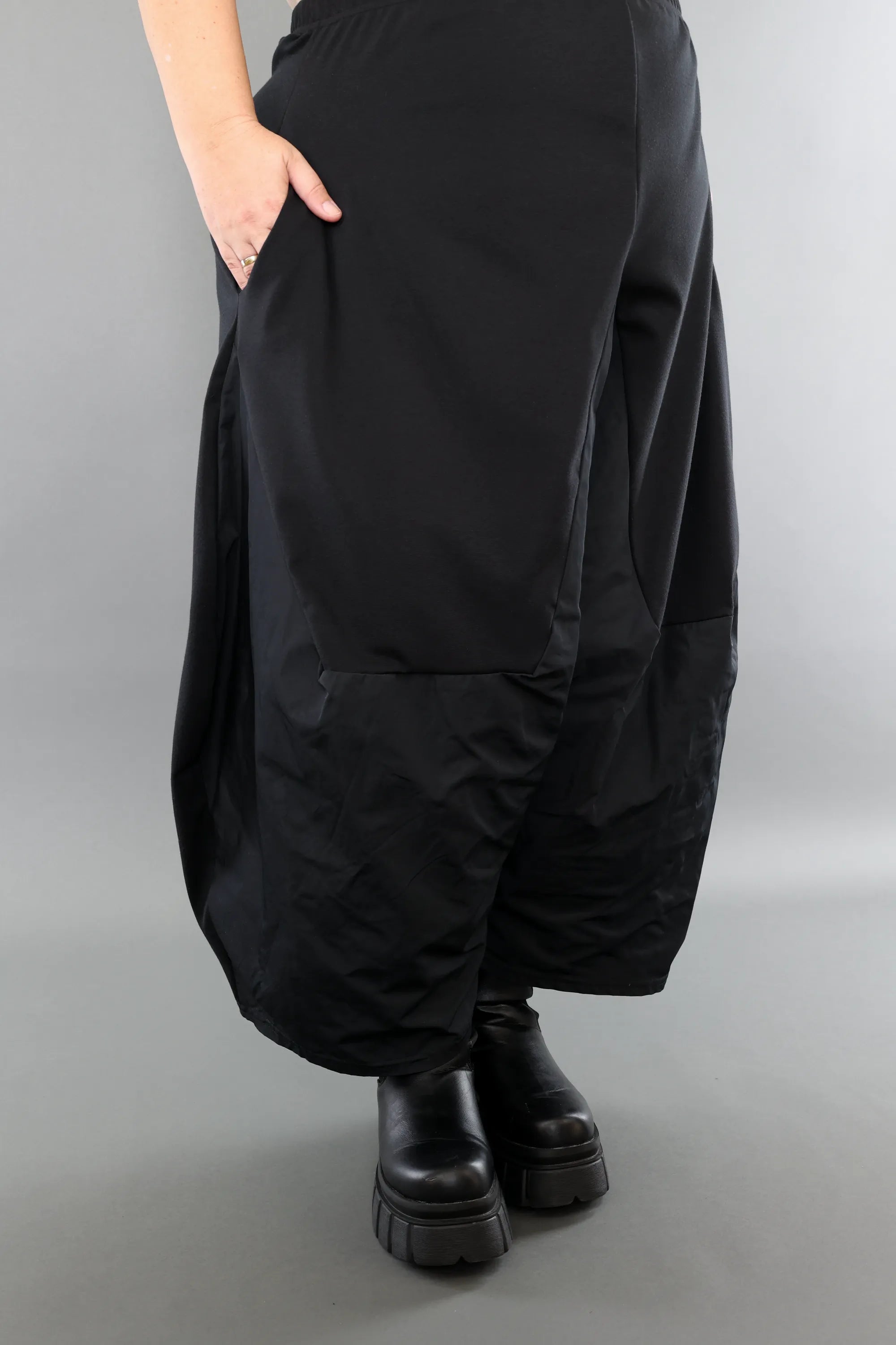 Ballonhose von AKH Premium aus Materialmix, P1001.6883, Schwarz, Ausgefallen, Zeitlos