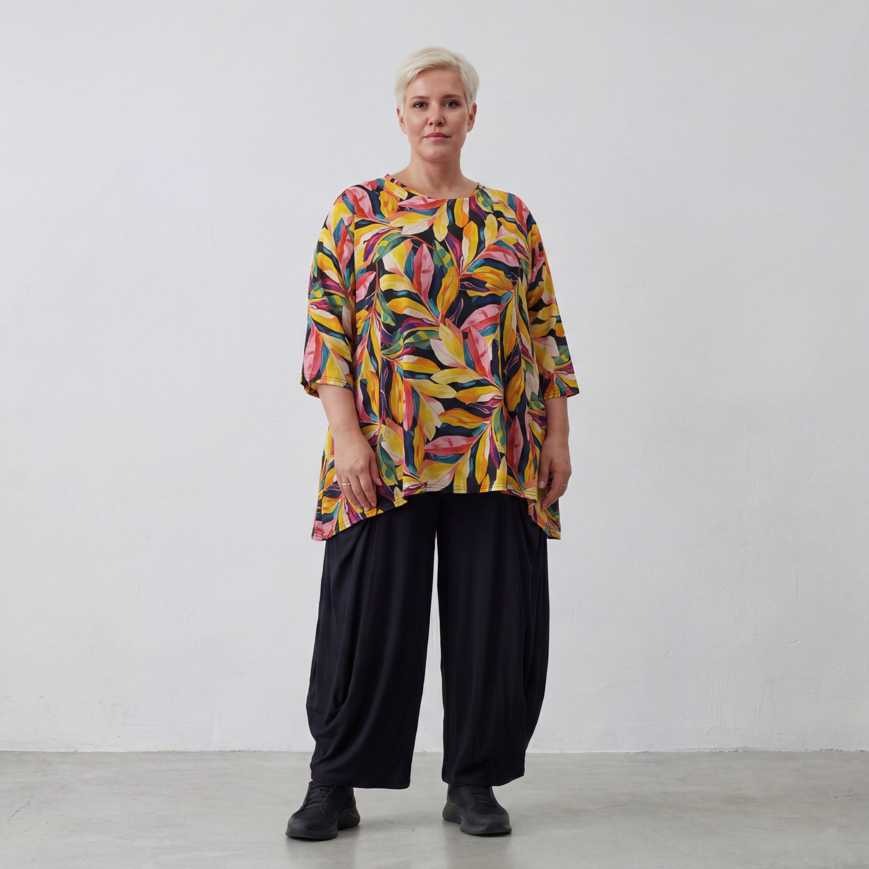 Mehrfarbiges Chiffonshirt in weiter A-Form mit Blumenprint 3/4-Arm und Rundhalsausschnitt