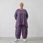 Bigshirt in Blau Rot mit floralem Muster A-Form Rundhals und Dreiviertelarm luftig weit