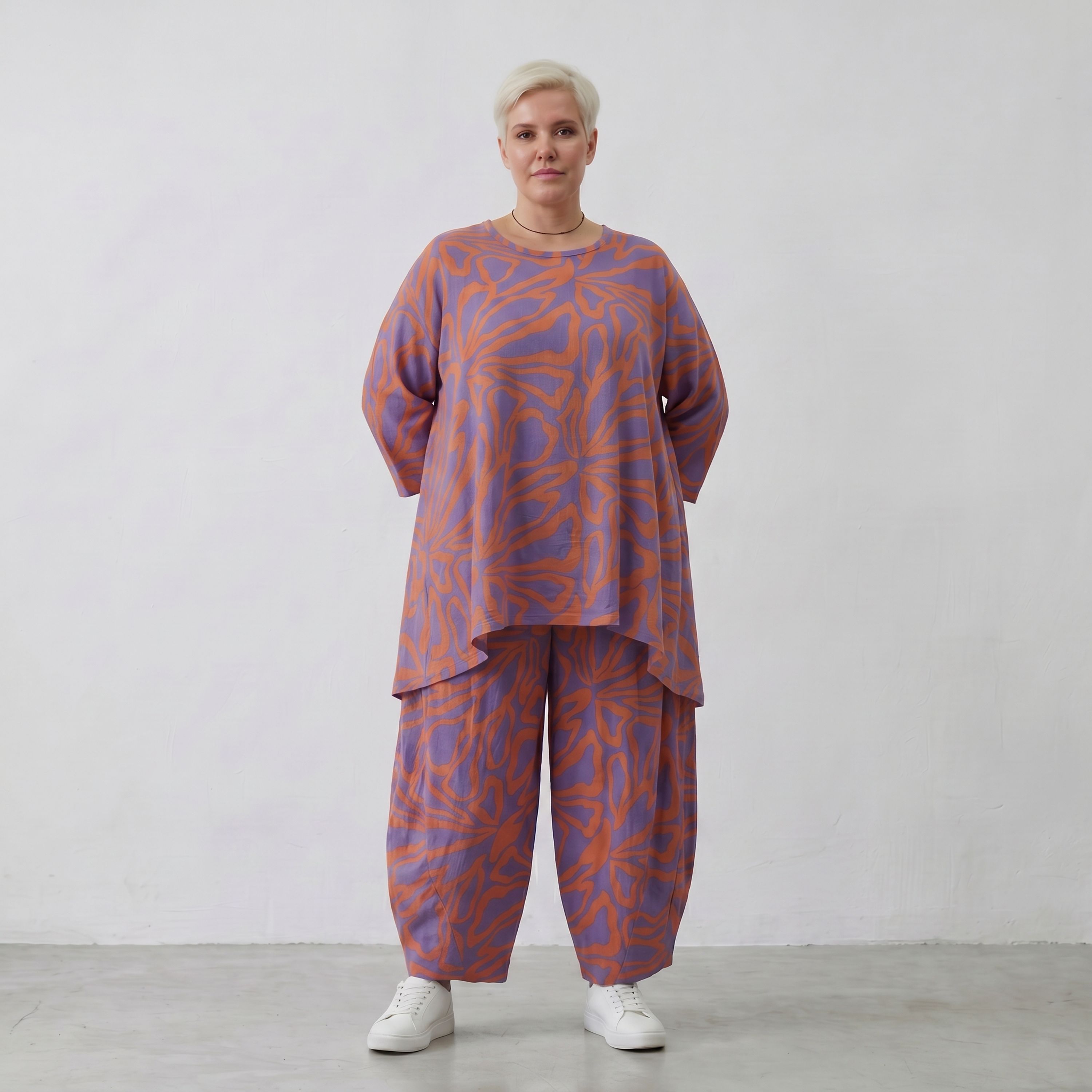 Lilaoranges Blütenshirt in A-Form mit Rundhals lockerer Passform und Dreiviertelärmeln