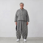 Bengaline Jacke in Schwarz und Weiß mit Stehkragen kastiger Passform und Knopfverschluss