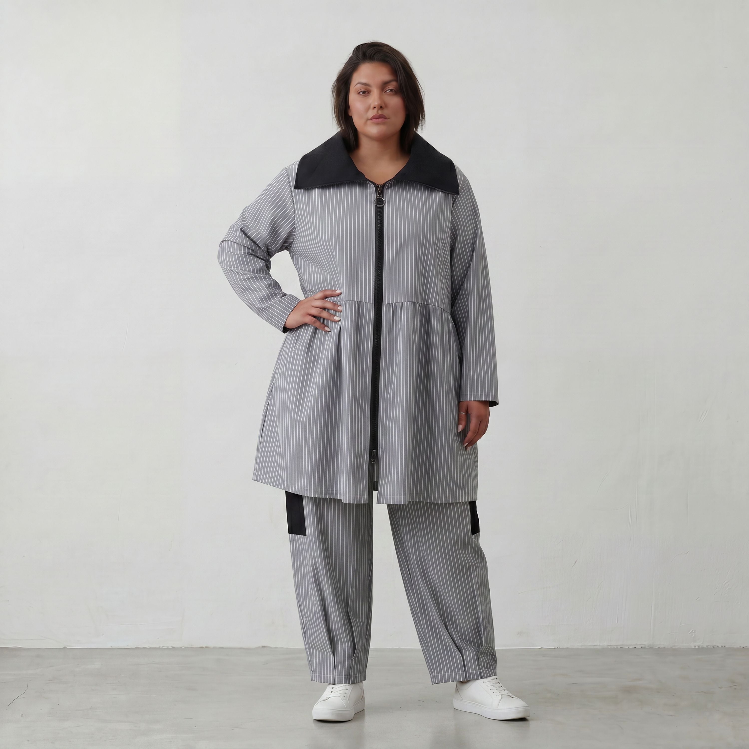Ballonjacke in Grauweiß mit Hemdkragen und fließendem Bengalinestoff für jede Jahreszeit