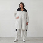 Elegante Ballonjacke aus fließendem Bengaline Stretch mit Hemdkragen in Schwarz und Weiß