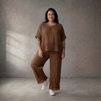 Braune Leinenhose leger Oversize zeitlos Look mit Elastikbund und feinen Strickdetails