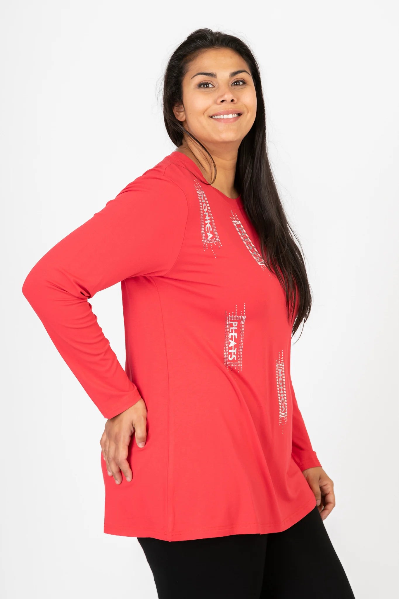  Ausgefallenes Shirt in Rot mit modernem Muster und Strassstein-Details für Curvy Mode