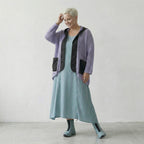 Fein gestrickte Lagenlook Jacke aus Baumwolle mit ausgefallener Lochstruktur und Memorytaft, Flieder/Schwarz