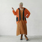 Zeitlos stilvolle Lagenlook Jacke aus feinem Strick mit ausgefallener Loch Struktur, Orange/Schwarz