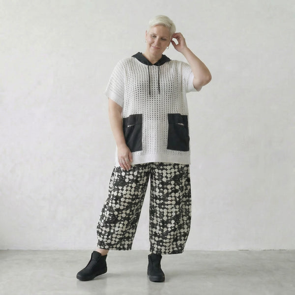 Leichtes Oversize Shirt im exklusiven Lagenlook aus feiner Baumwolle mit Lochstruktur, Weiß/Schwarz