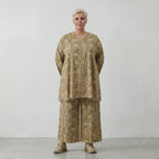 Ausgefallenes Oversize Big Shirt in A-Form mit feiner Biesen Musterung aus Baumwoll-Popeline, Camel