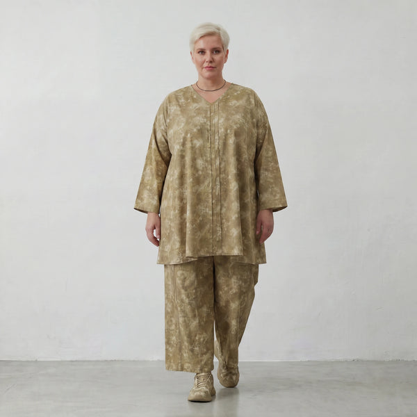 Ausgefallenes Oversize Big Shirt in A-Form mit feiner Biesen Musterung aus Baumwoll-Popeline, Camel
