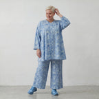 Luftig-leichte Lagenlook Hose aus feiner Baumwollpopeline mit weitem Schnitt und Batikmuster, Himmelblau