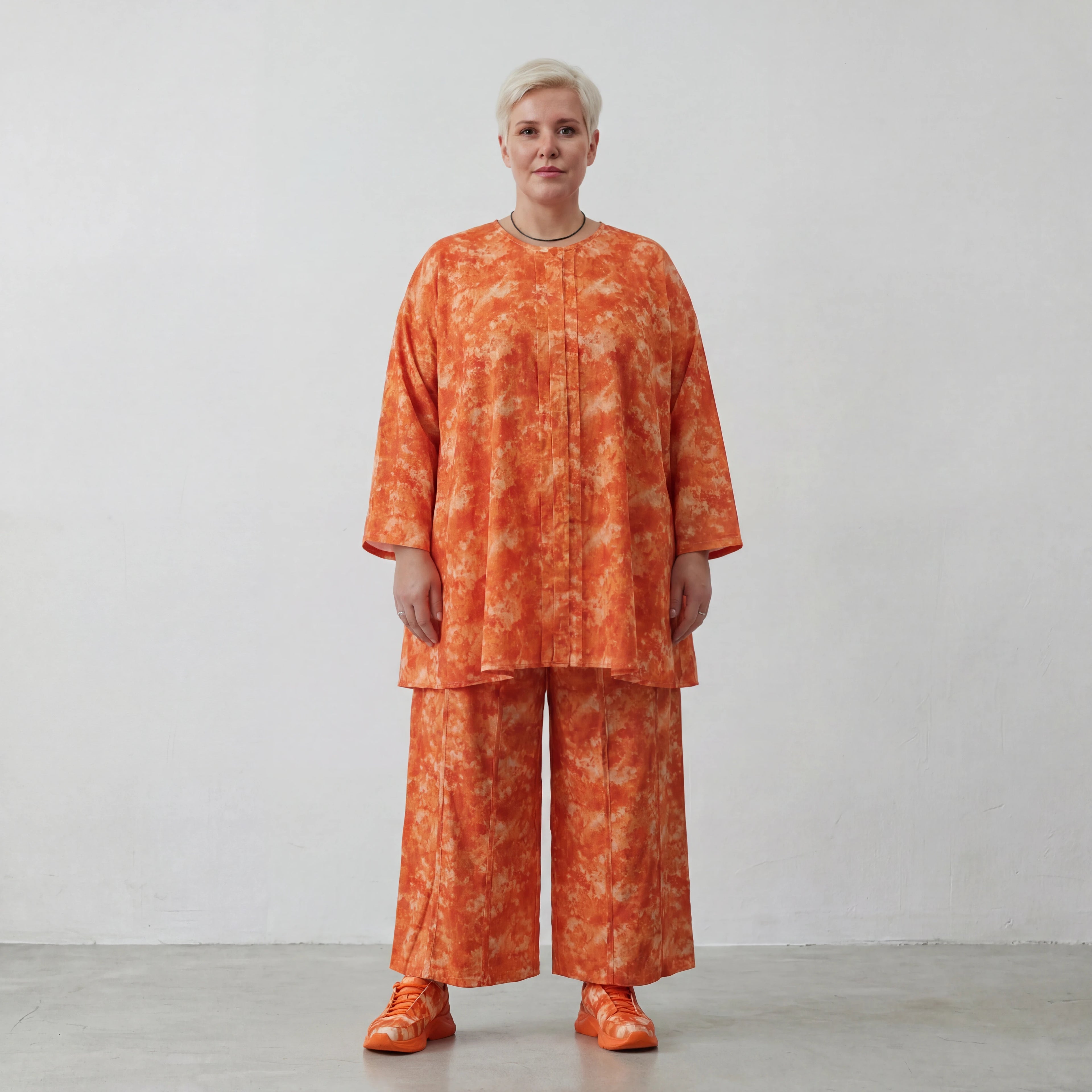 Leichtes Oversize Lagenlook Shirt aus feiner Baumwoll Popeline mit Batikmuster und Nahttaschen, Orange