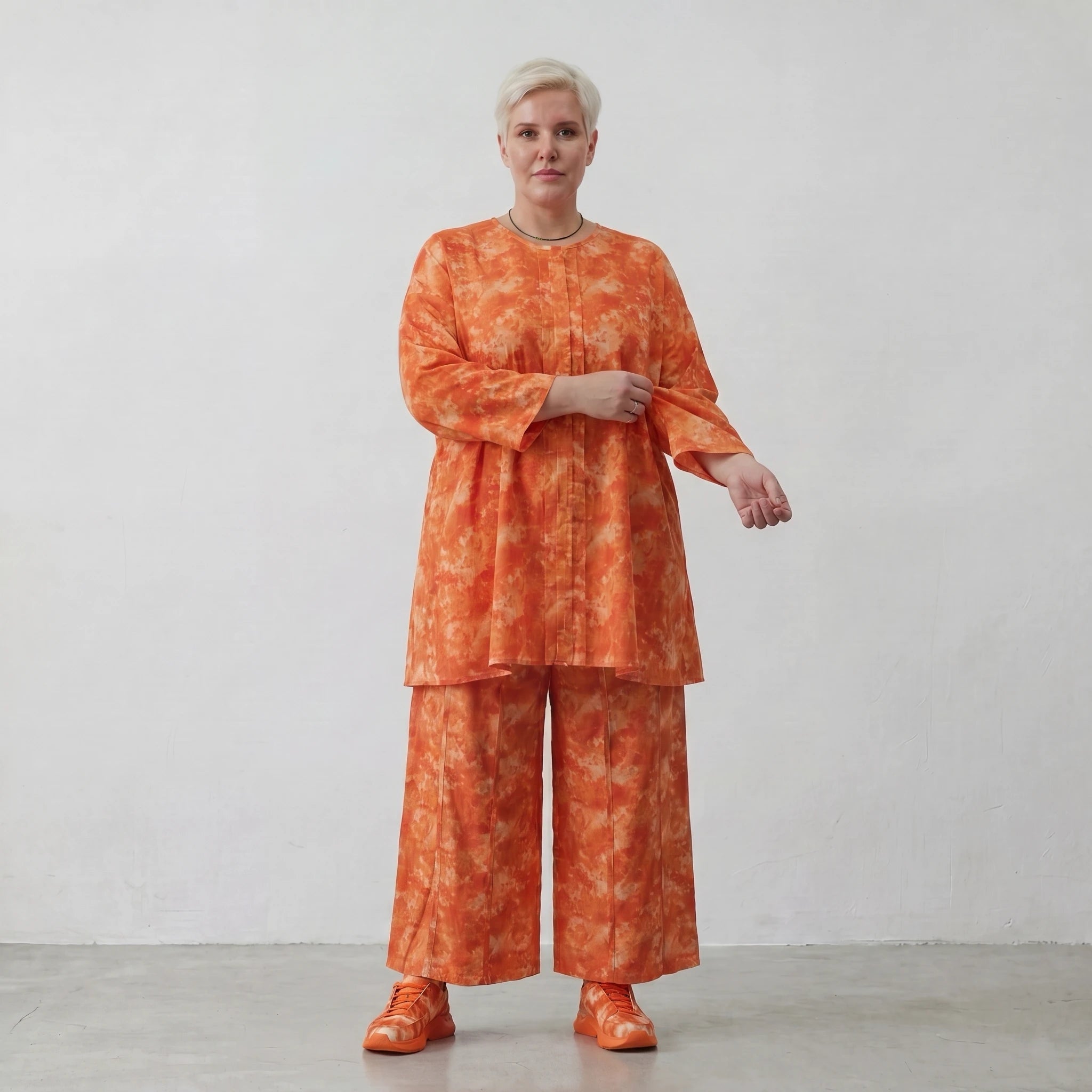 Leichtes Oversize Lagenlook Shirt aus feiner Baumwoll Popeline mit Batikmuster und Nahttaschen, Orange