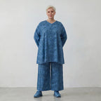 Zeitloses Lagenlook Oversize A-Form Shirt aus feiner Baumwollpopeline mit Batikmuster, Petrol