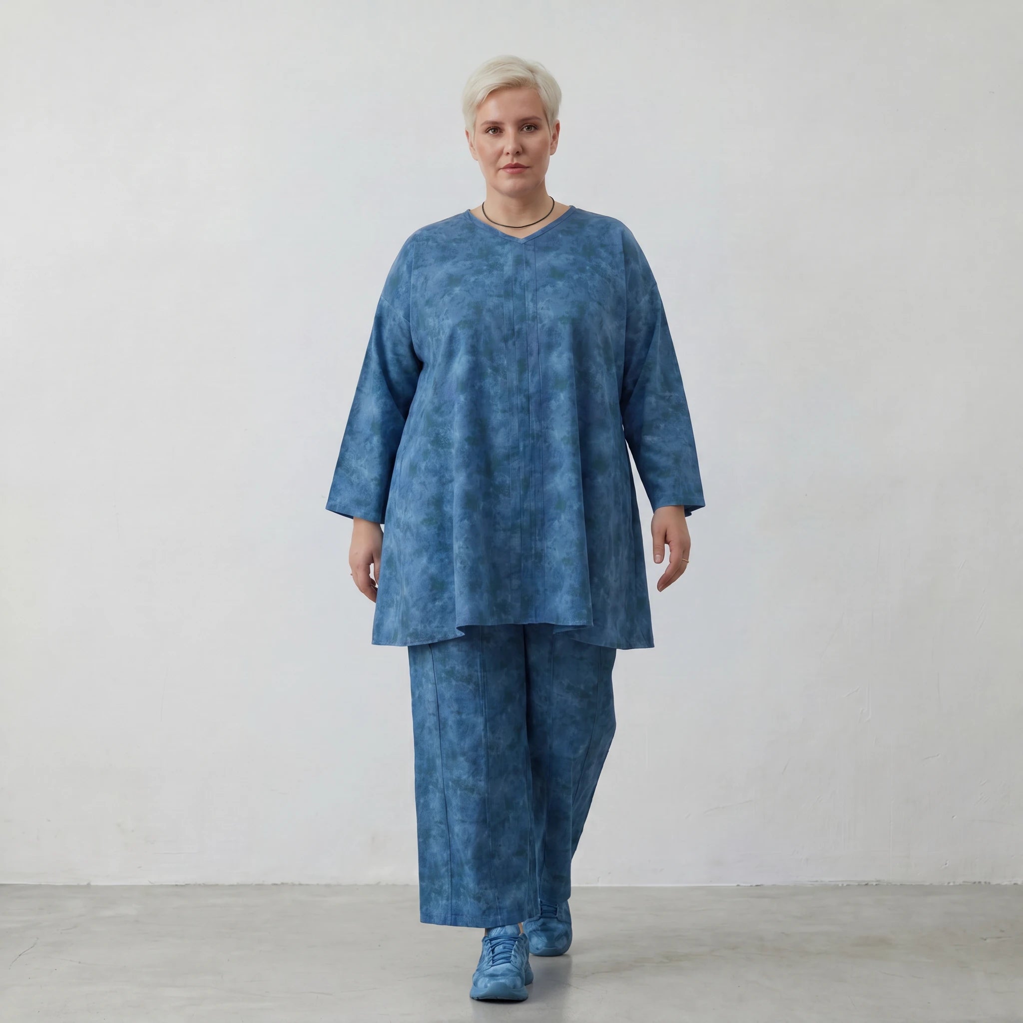 Zeitloses Lagenlook Oversize A-Form Shirt aus feiner Baumwollpopeline mit Batikmuster, Petrol