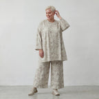 Luftig leichte Lagenlook Hose aus feiner Baumwollpopeline mit weitem Bein und Batikmuster, Sand