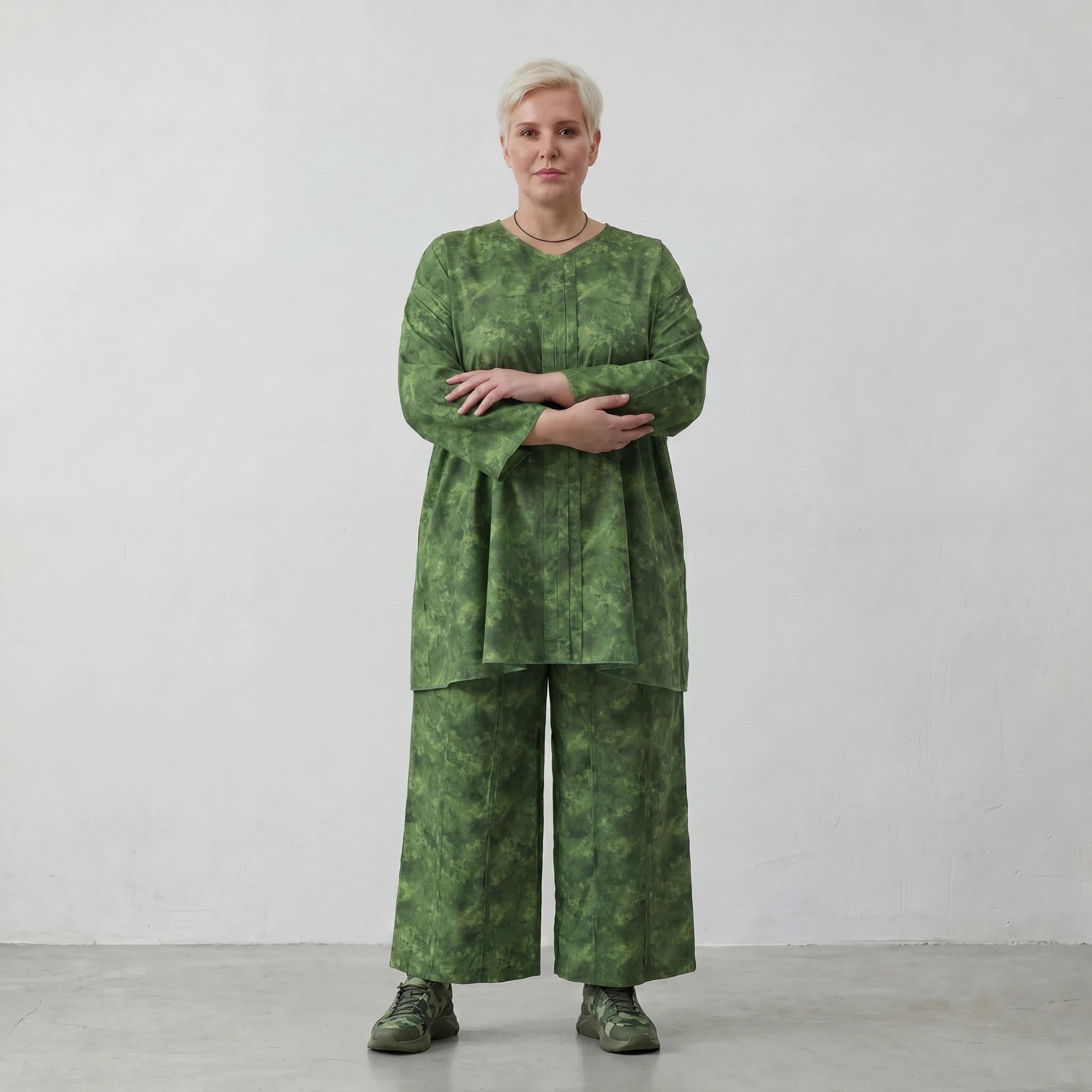 Stilvolles Oversize Lagenlook Shirt aus feiner, leichter Baumwollpopeline mit Batikmuster, Smaragdgrün