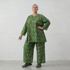 Stilvolles Oversize Lagenlook Shirt aus feiner, leichter Baumwollpopeline mit Batikmuster, Smaragdgrün