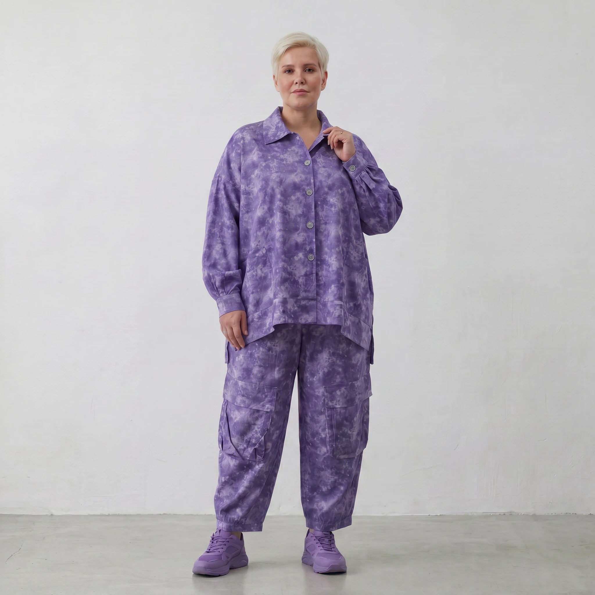 Leichte A-Form Oversize Bluse aus feiner Baumwoll-Popeline im lässigen Batik Lagenlook, Lila