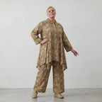 Zeitlos verspielte Bluse in Glockenform aus leichter Baumwoll-Popeline im legeren Lagenlook, Camel