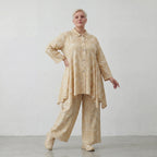 Leicht zipfelige Oversize Bluse aus feiner Baumwoll Popeline im zeitlosen Lagenlook, Vanille