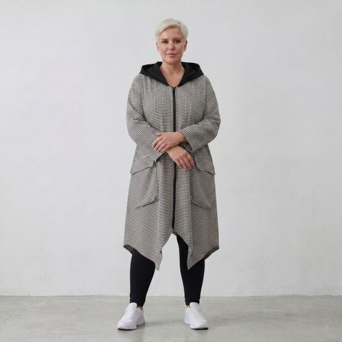 Schwarz/Weiß Crinklemantel im Lagenlook Oversize leger ausgefallen zeitlos mit Kapuze