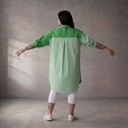 Luftige Popelinebluse im Grün/Weiß Lagenlook frisch leger zeitlos mit Hemdkragen Oversize