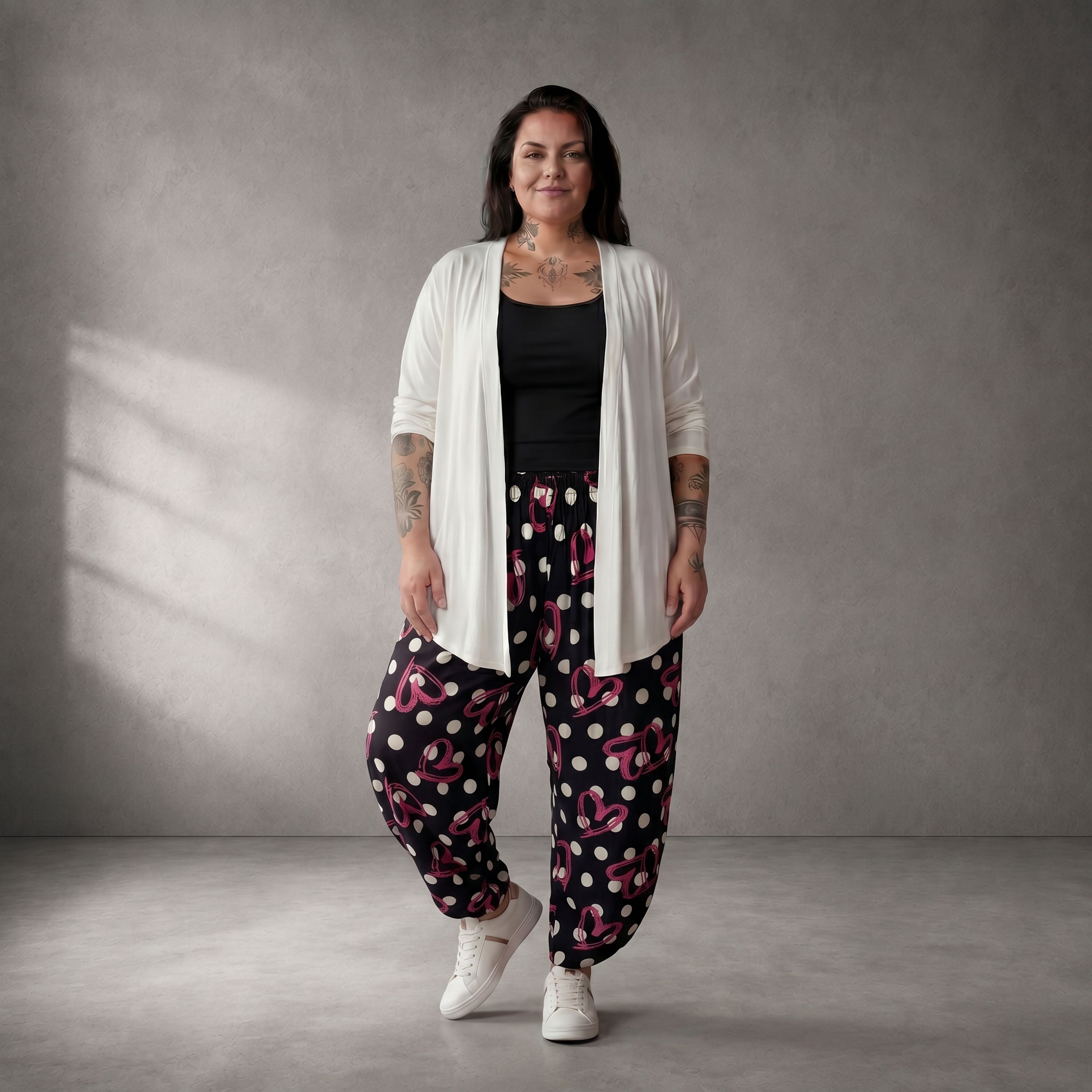 Moderne Ballonhose Schwarz Weiß Pink aus Viskose locker Oversize Lagenlook sehr stilvoll