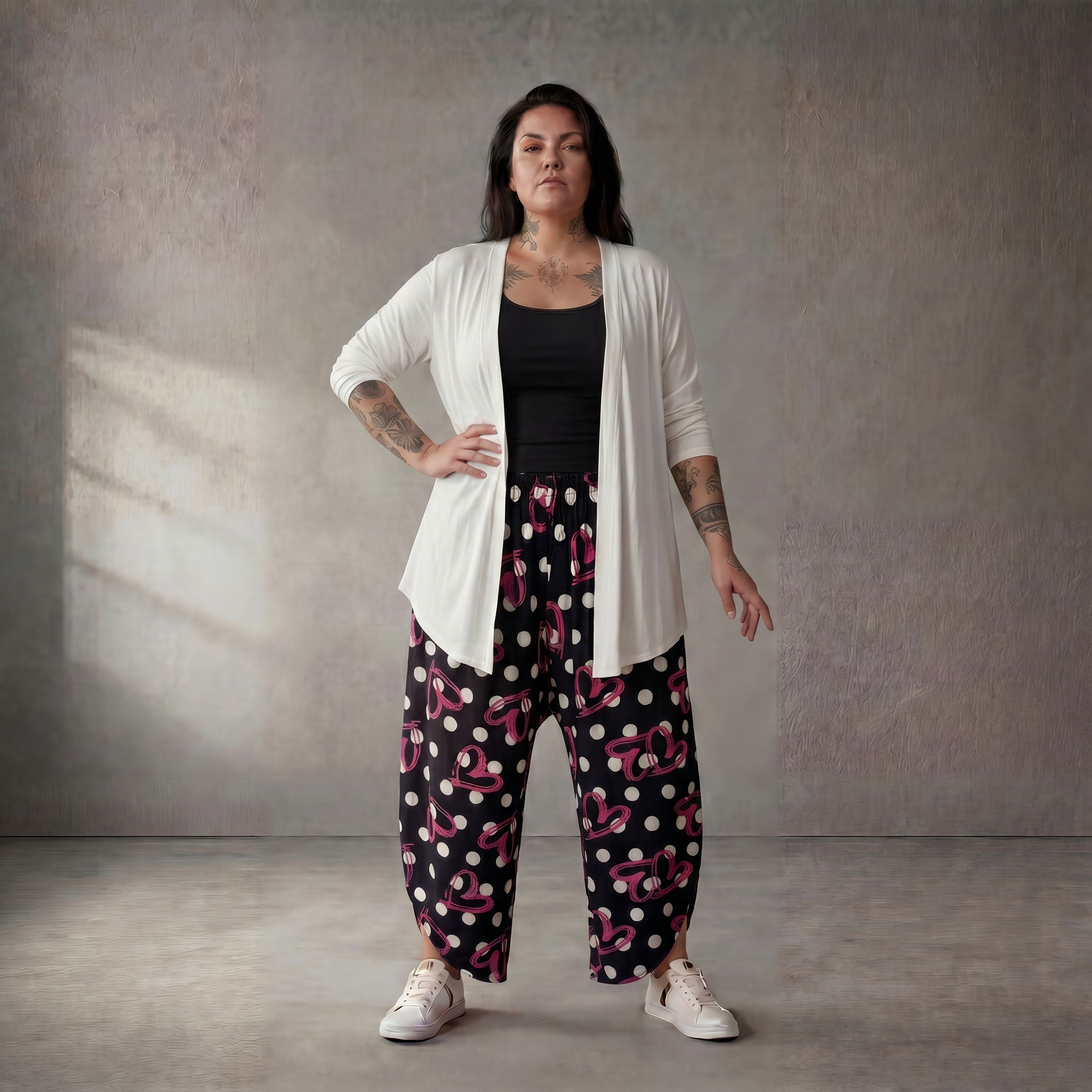 Moderne Ballonhose Schwarz Weiß Pink aus Viskose locker Oversize Lagenlook sehr stilvoll