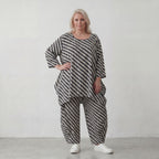 Sommershirt in Leinenoptik mit femininem Dreiviertelarm und Rundhals in Schwarz und Weiß