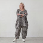 Sommershirt in Leinenoptik mit femininem Dreiviertelarm und Rundhals in Schwarz und Weiß