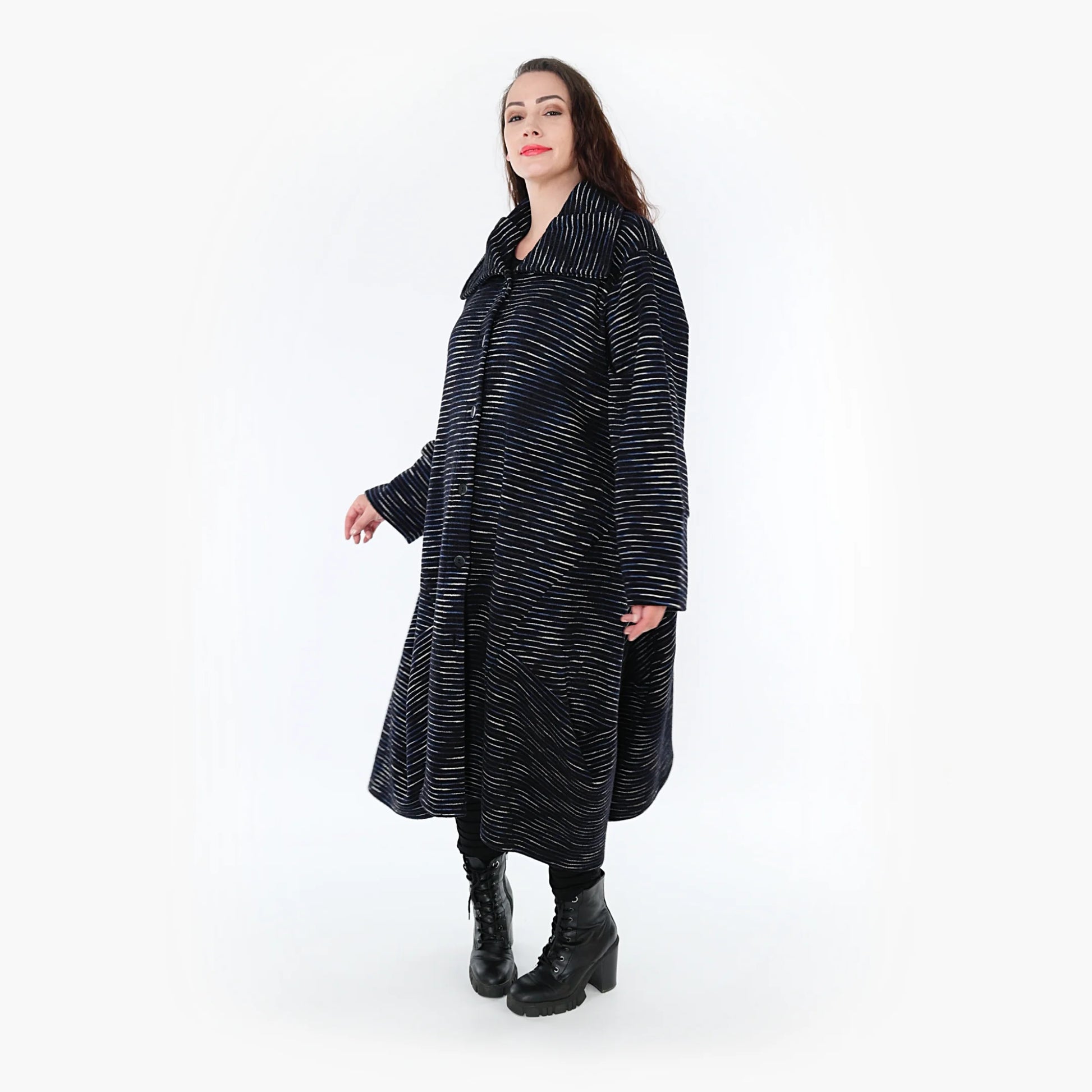  Kuscheliger Ballonmantel in Schwarz-Blau-Weiß für Plus Size mit lässigem Oversize-Look