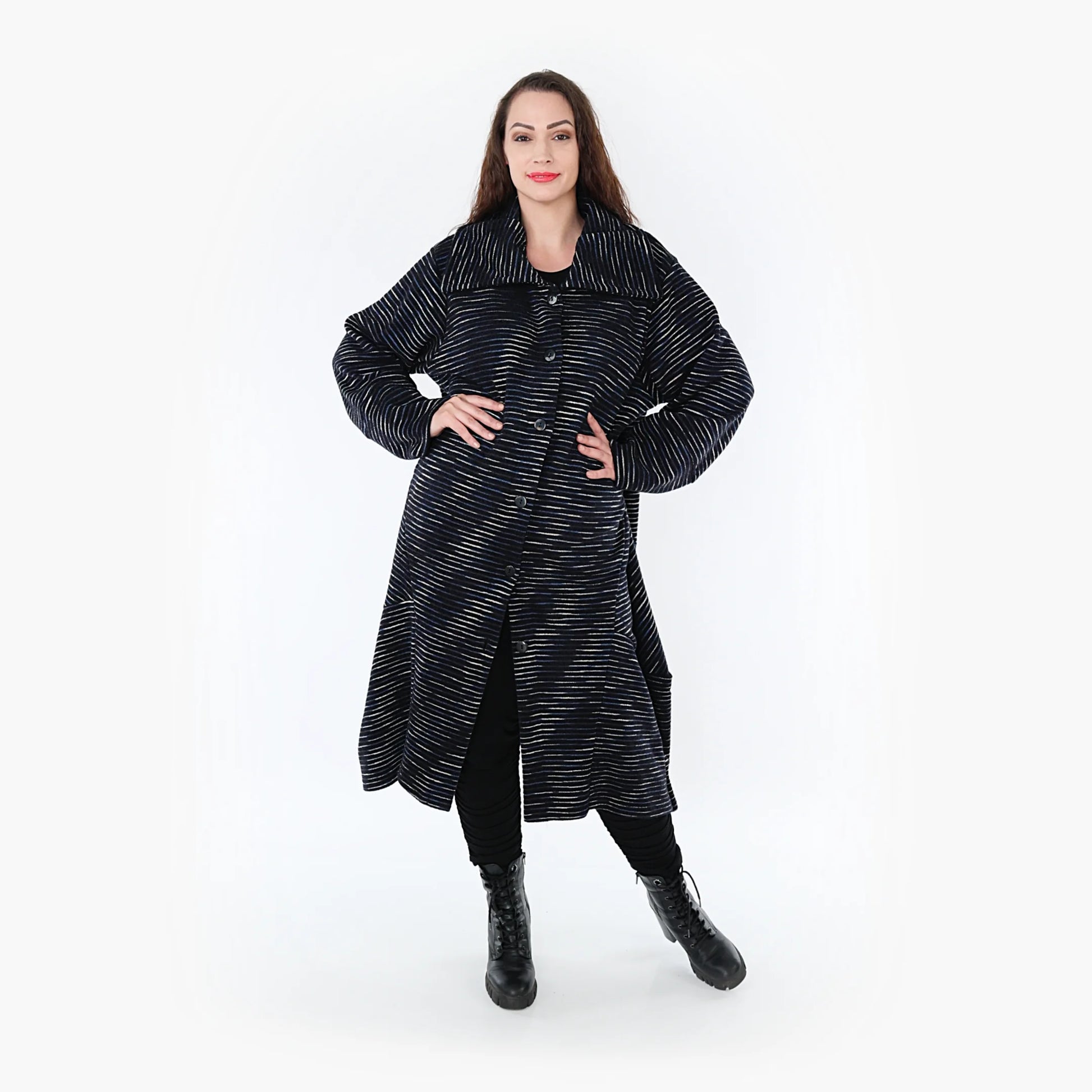  Kuscheliger Ballonmantel in Schwarz-Blau-Weiß für Plus Size mit lässigem Oversize-Look