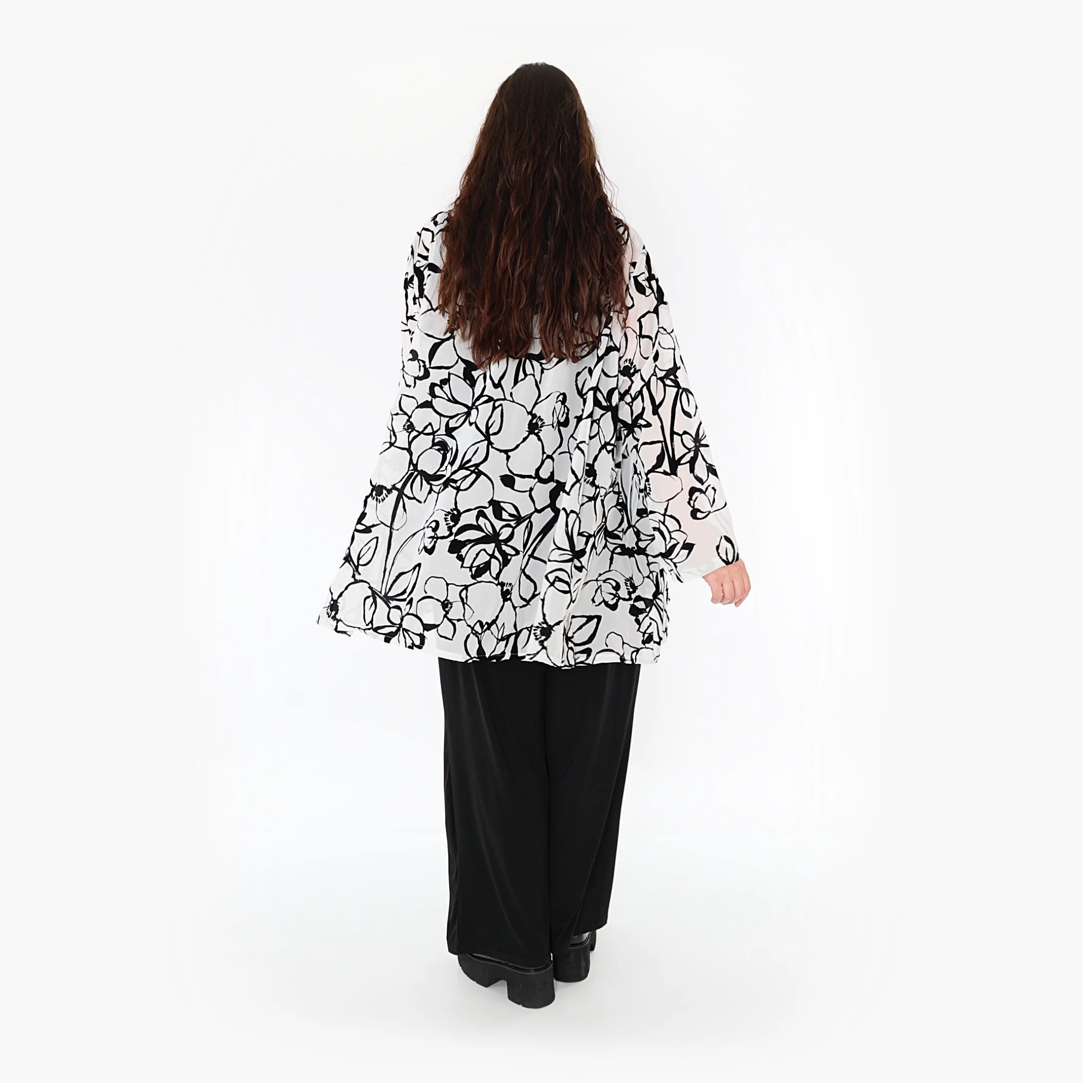  A-Form Bigshirt von AKH Fashion aus Viskose, 1354.00593, Weiß-Schwarz, Blumen, Schick
