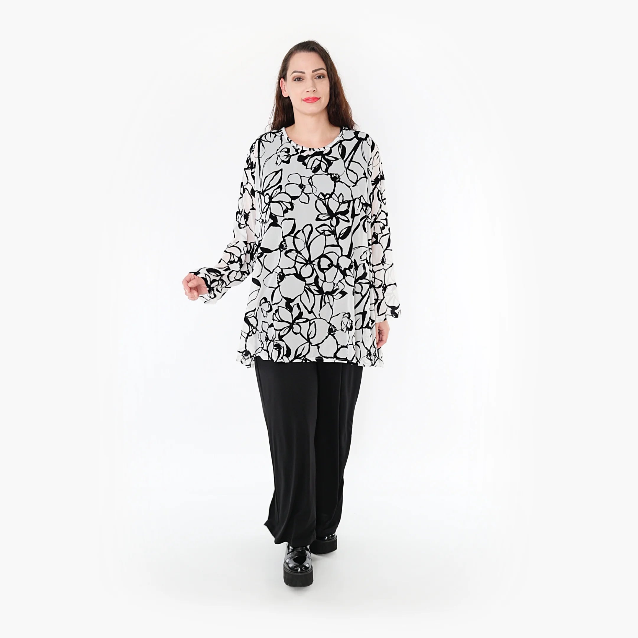  A-Form Bigshirt von AKH Fashion aus Viskose, 1354.00593, Weiß-Schwarz, Blumen, Schick