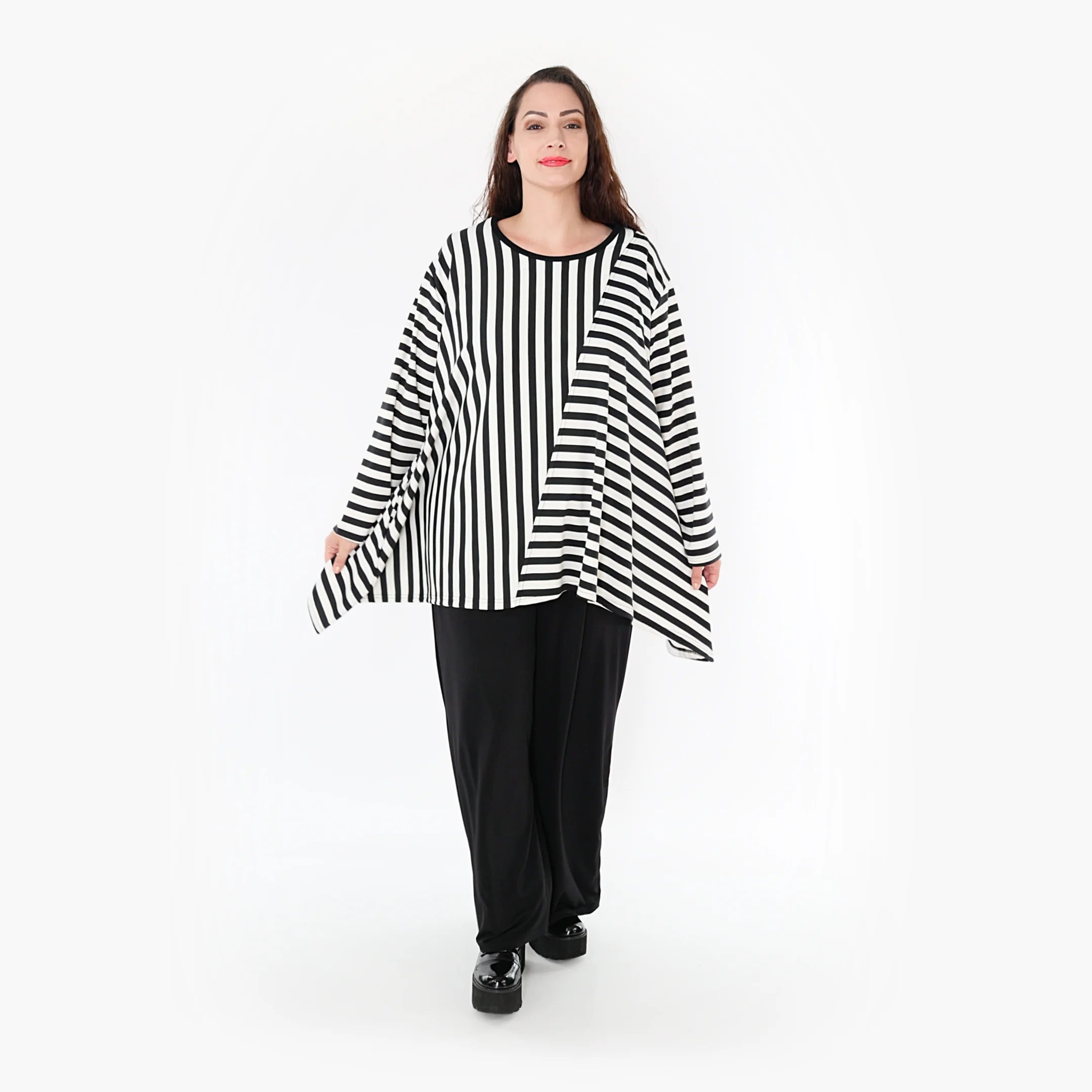  A-Form Bigshirt von AKH Fashion aus Viskose, 1366.06804, Schwarz-Weiß, Schick, Modern, Bequem
