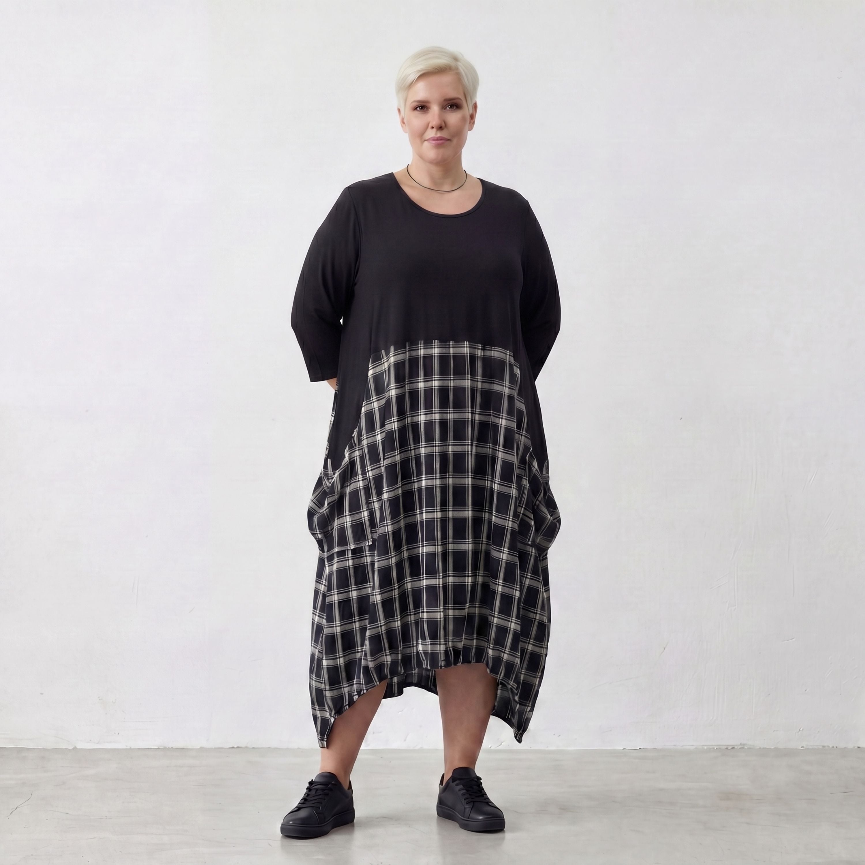 Ballonkleid in Schwarzweißkaro mit Leinenoptik Jerseyeinsätzen Taschen und Vokuhilalook