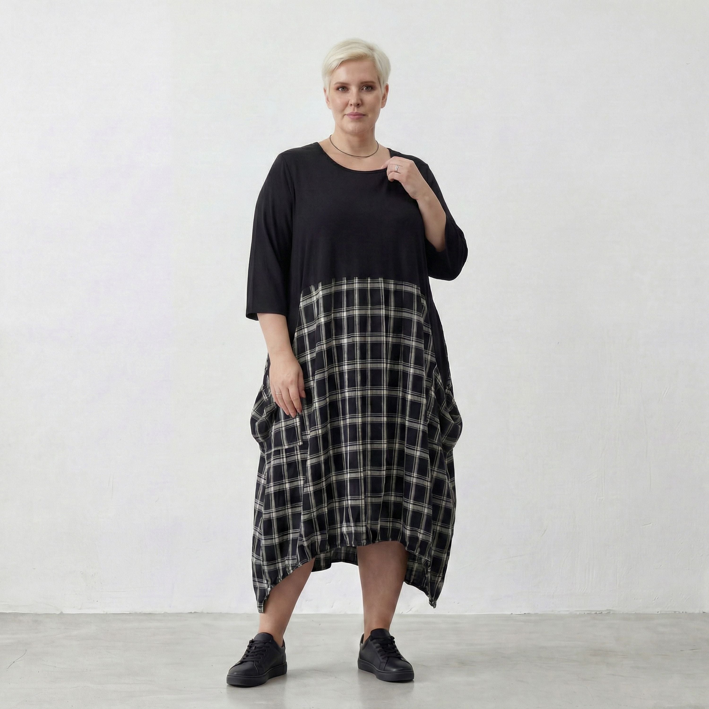Ballonkleid in Schwarzweißkaro mit Leinenoptik Jerseyeinsätzen Taschen und Vokuhilalook