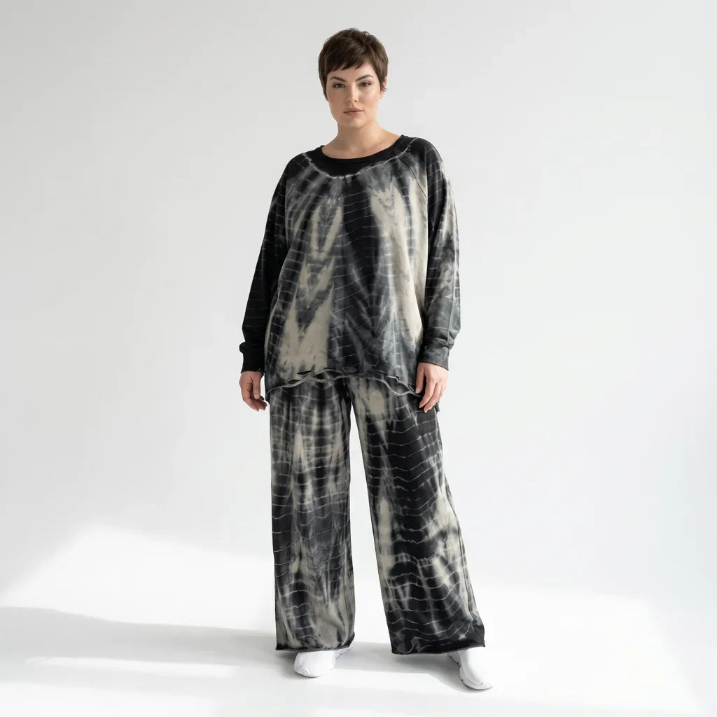 Tie-Dye Oversize Zweiteiler aus French Terry von B-One – Komfort trifft Avantgarde | Modeare