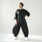 Oversize Ballonhose Lederimitat Soft Wash Look Damen Übergang Caraclan exklusiv bei Modeare Avantgarde Lagenlook
