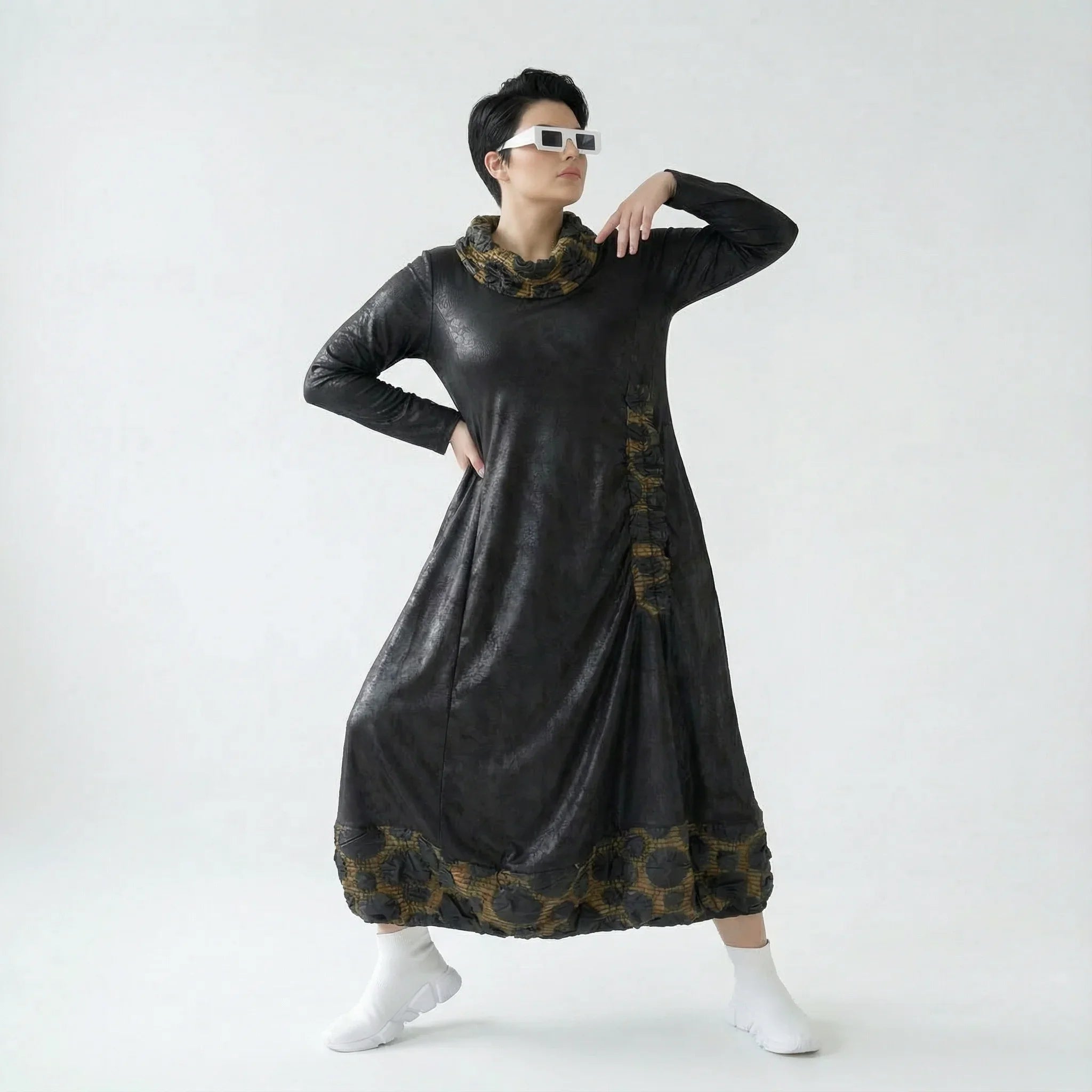 A-Form Kleid Lederimitat Damen Oversize Übergang Caraclan Design Modeare Avantgarde Look