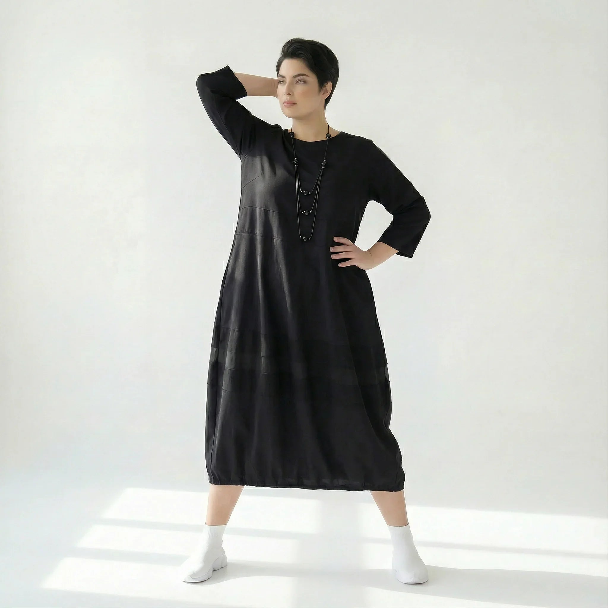 Oversize Kleid von LUANI aus Popeline mit Kette – Avantgarde-Style in Schwarz bei Modeare entdecken
