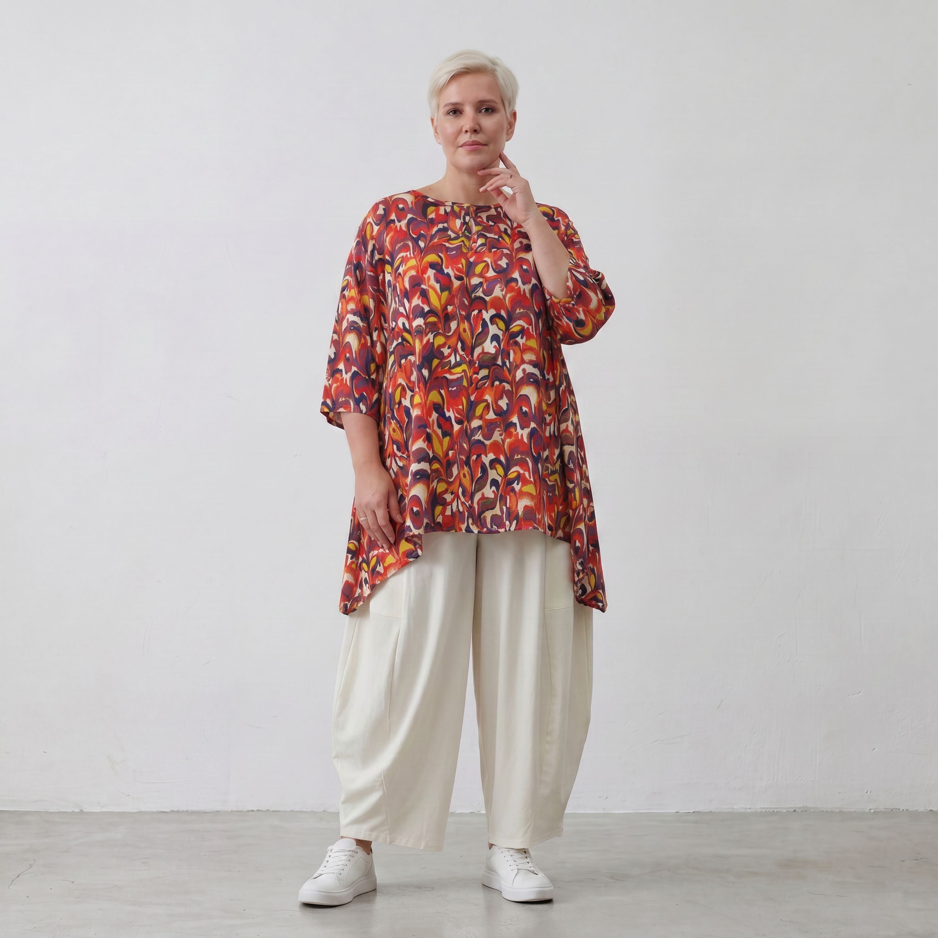 Leichtes weiches Viskoseshirt in Rot und Schwarz mit A-Linie 3/4-Arm und rundem Ausschnitt