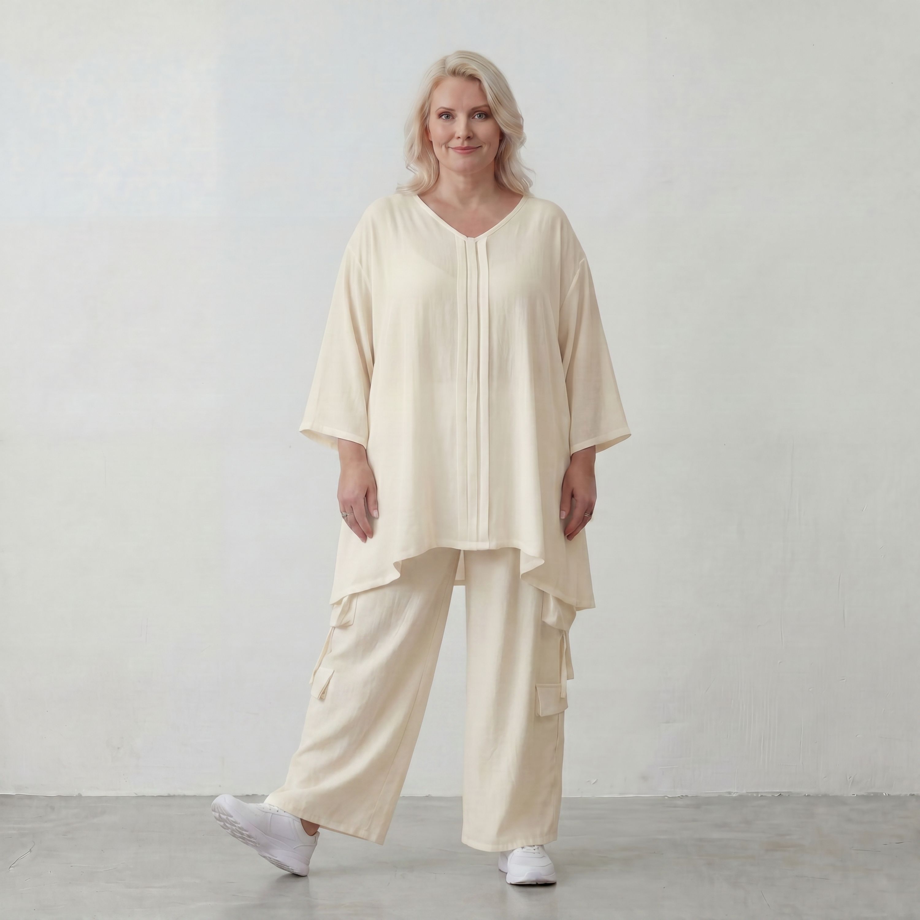 Zeitloses Creme Leinenlookshirt im legeren Oversize Lagenlook mit V Ausschnitt und A Linie