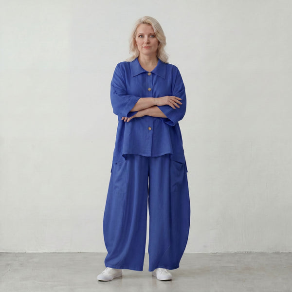 Royalblaue Oversizebluse in Leinenoptik sommerlich luftig leger zeitlos mit Hemdkragen