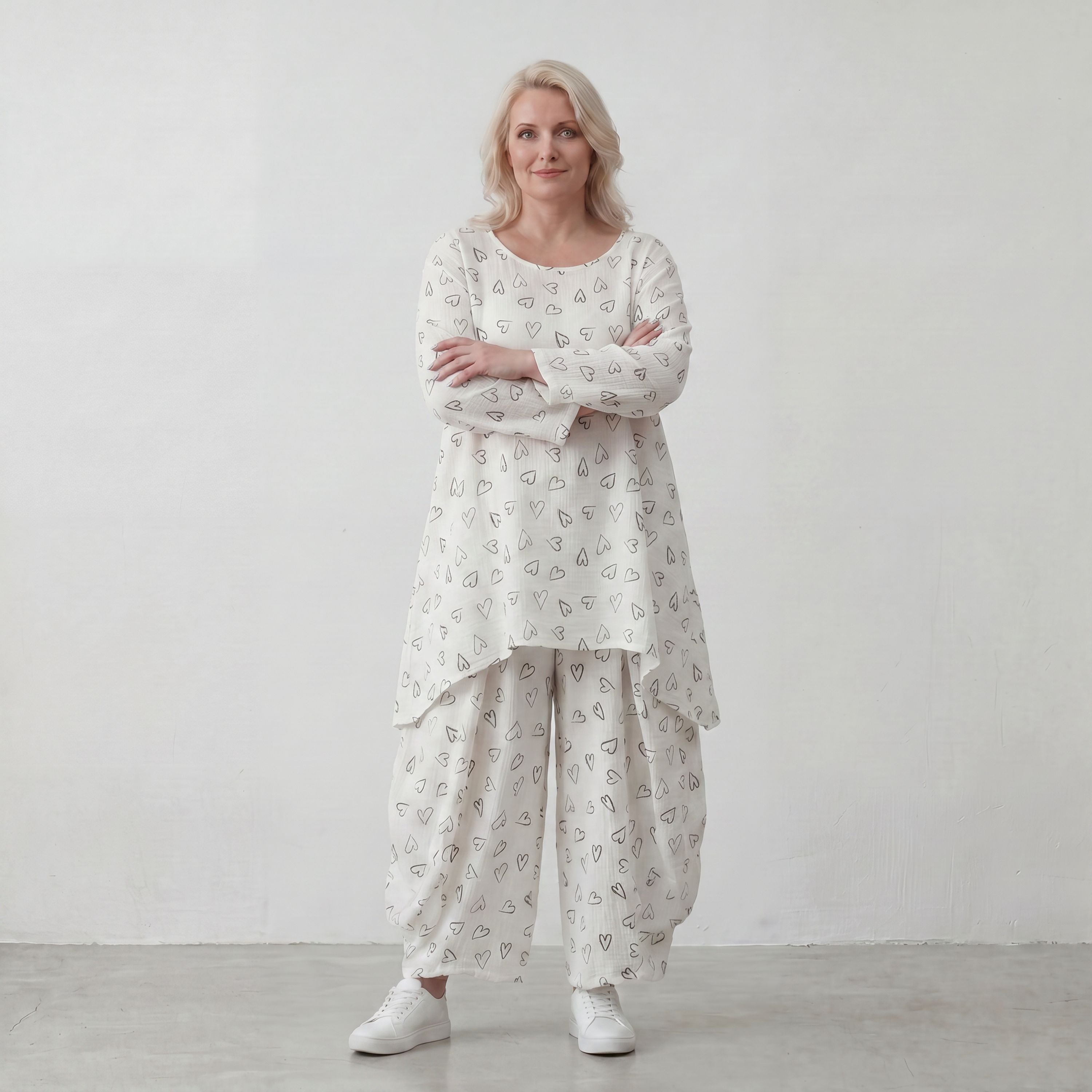 Mousseline Shirt in Weiß und Schwarz mit femininer A-Linie 3/4-Arm und Rundhalsausschnitt