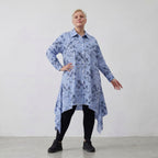 Oversize Popelinebluse in blauweiß schwarz mit Streifen Blumenmuster Kragen Langarm
