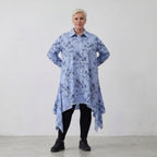 Oversize Popelinebluse in blauweiß schwarz mit Streifen Blumenmuster Kragen Langarm