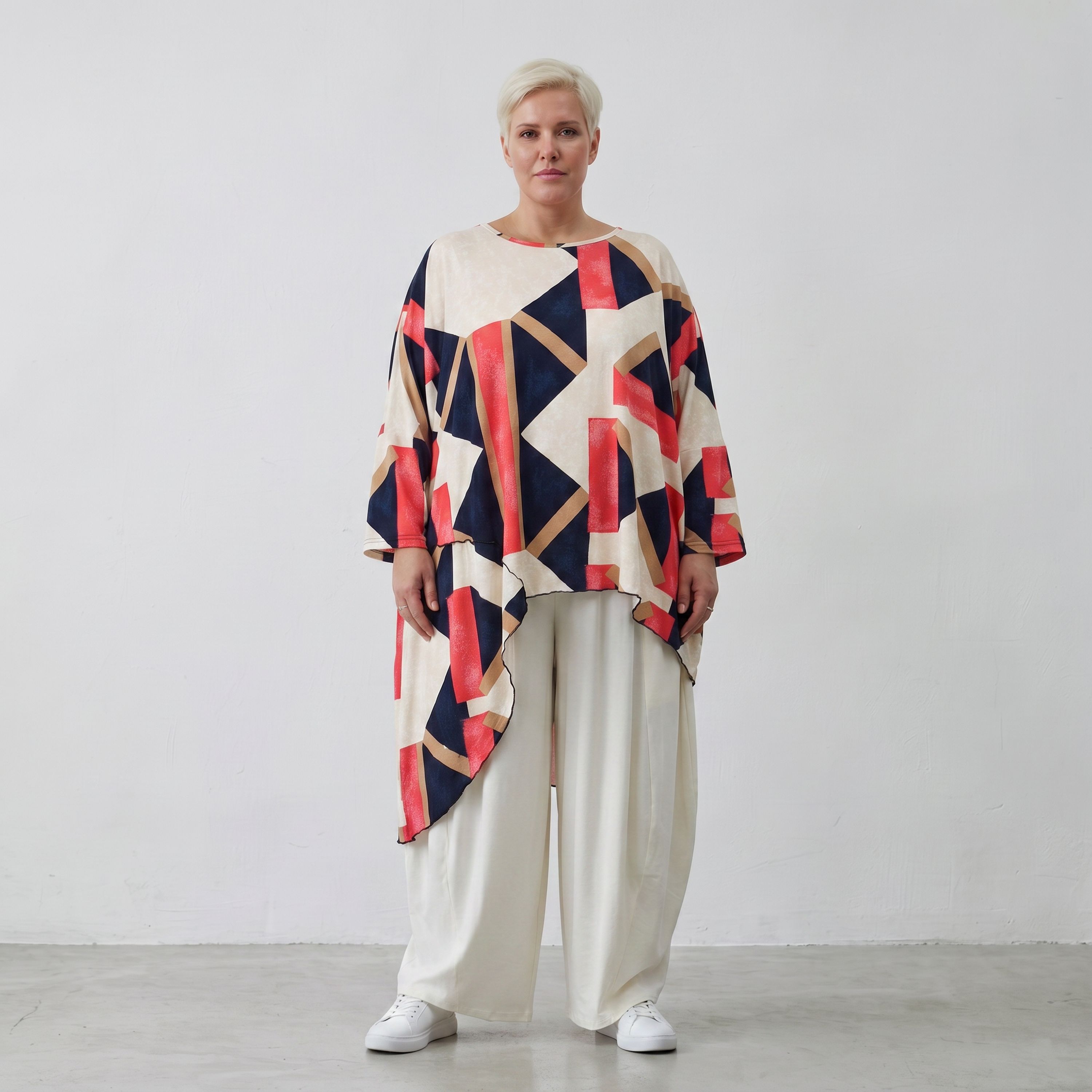 Fließendes Kurzarm Shirt mit asymmetrischem Schnitt in Marine und Rot aus Viskose Jersey